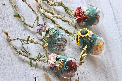 Sculpted Flower Clay With Floral Petals Quartz Glass Globe Ornaments